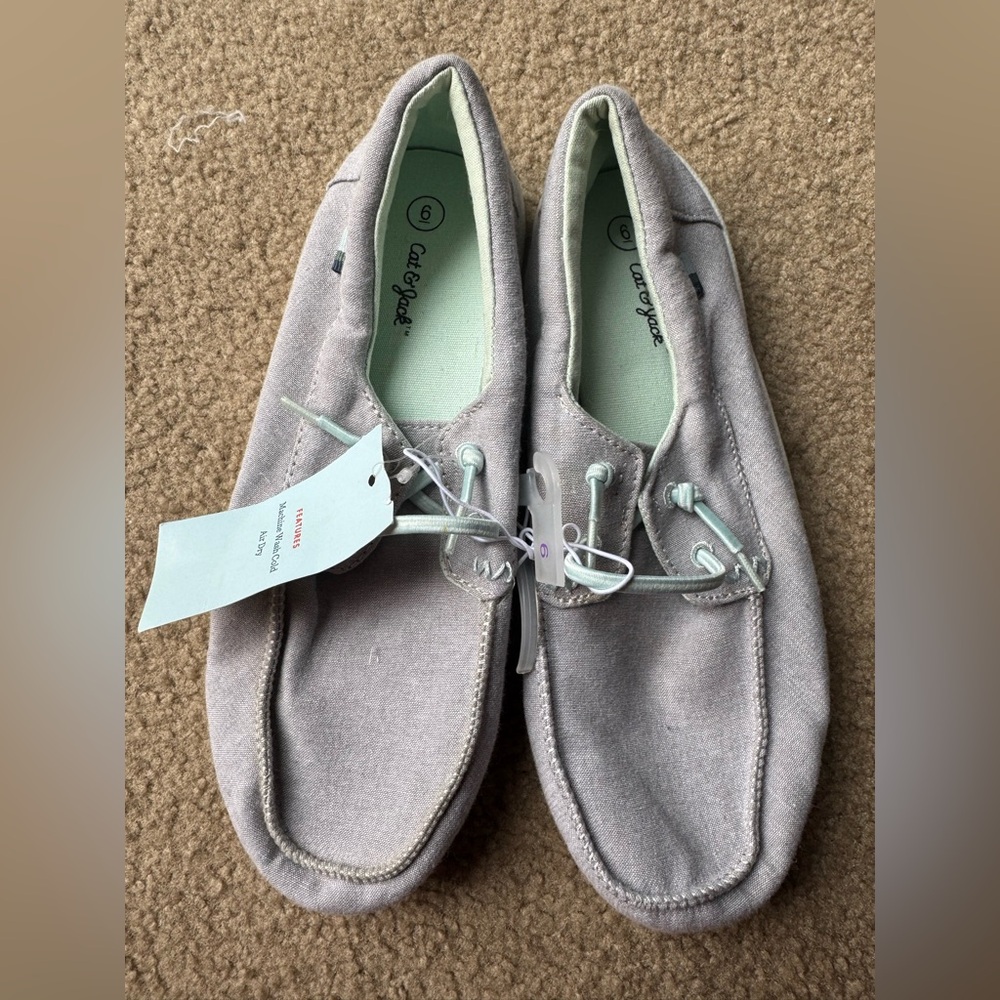 Boys size 6y shoes